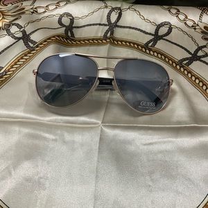 Guess aviator style sunglasses